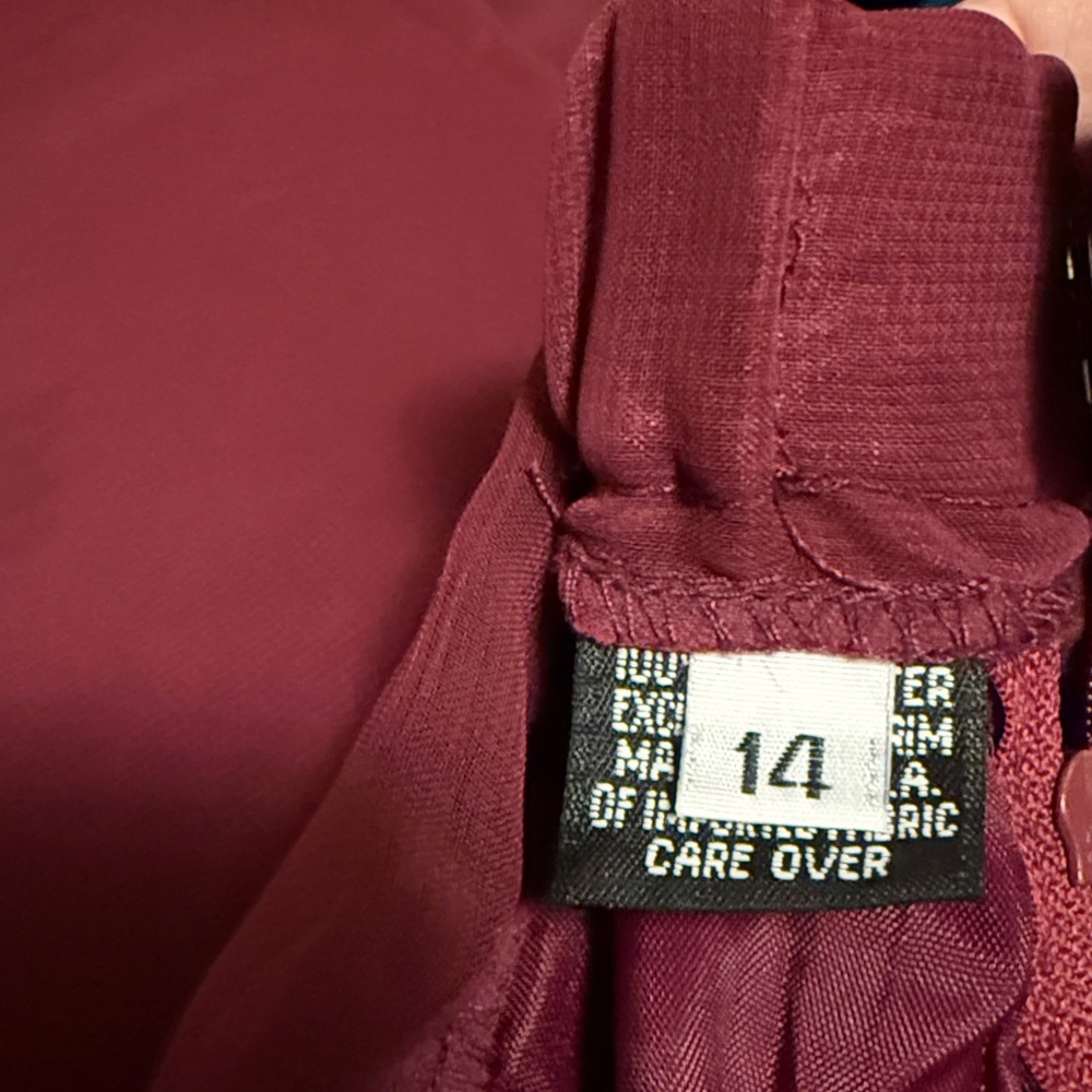 Elegant Burgundy Chiffon Skirt - Picture 4 of 4